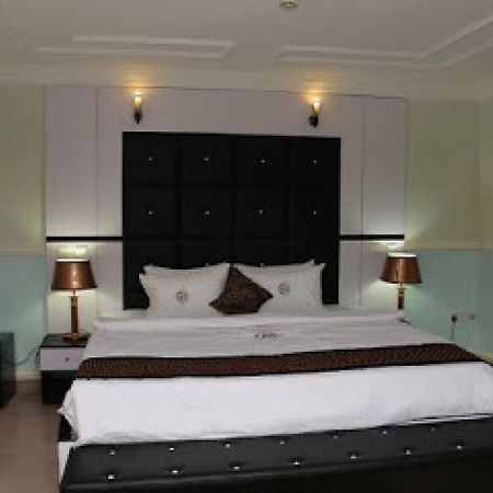 Room In Lodge - All Seasons Hotel-Owerri Extérieur photo