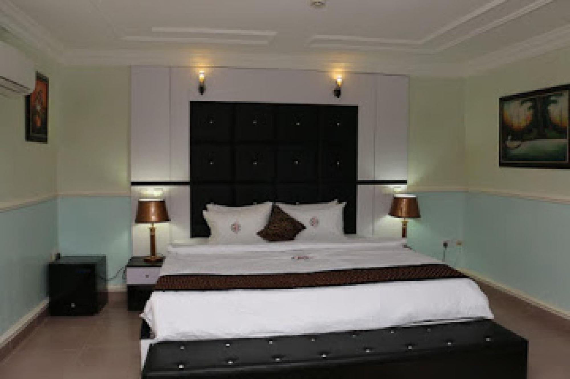 Room In Lodge - All Seasons Hotel-Owerri Extérieur photo